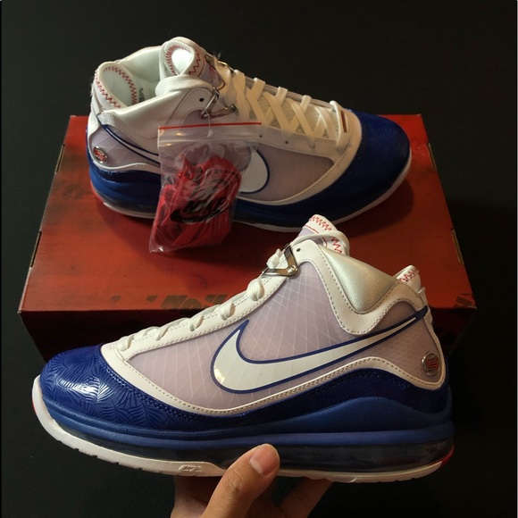 Nike LeBron 7 QS “LA Dodger”